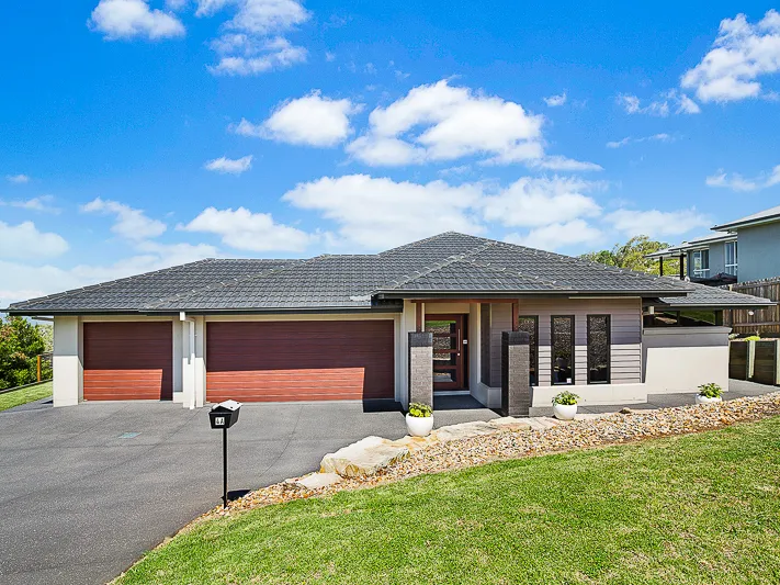 SPACIOUS HOME; DUCTED AC; MULTIPLE LIVING AREAS