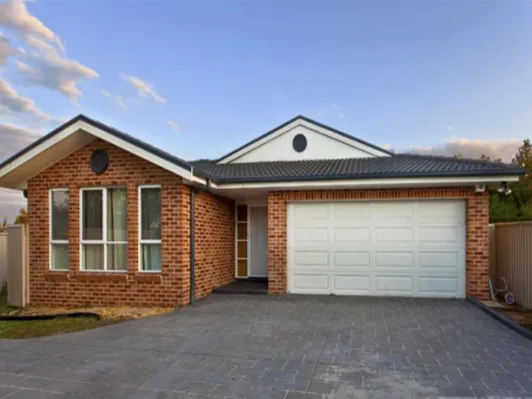 Modern Style 4 Bedroom House with easy access to local amenities