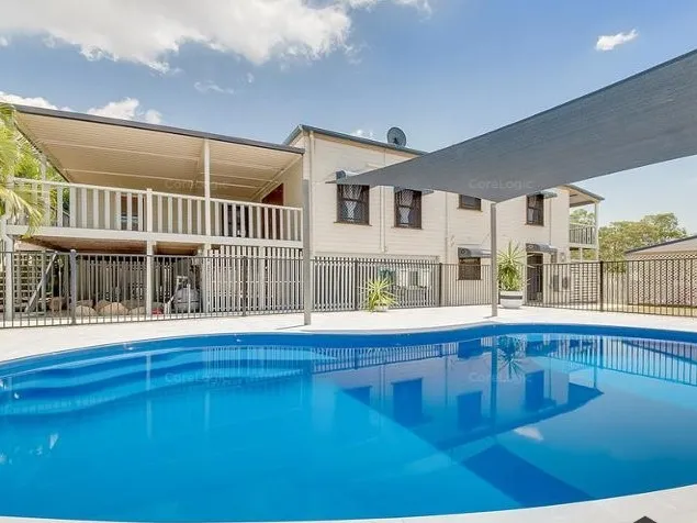 Two Storey Queenslander, Luxury Living with a Pool