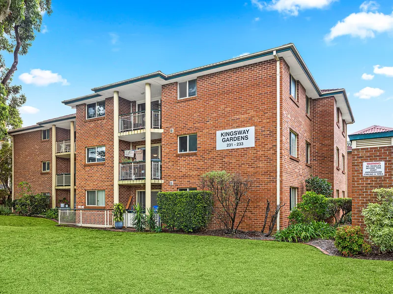 SIZEABLE AND CENTRAL