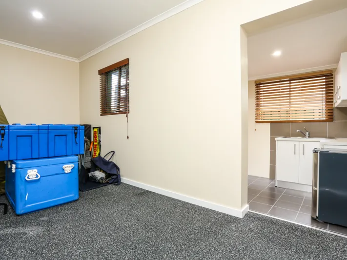 Well Kept One Bedroom in Old Guildford 