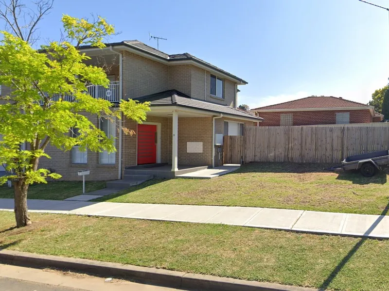 4 Bedroom Duplex FOR LEASE