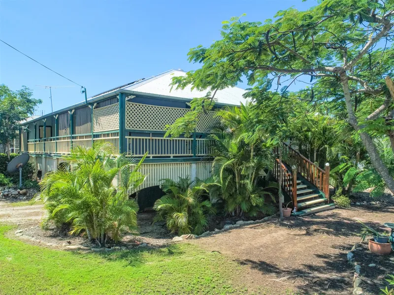 GRAND QUEENSLANDER ON HUGE 1108m2 BLOCK