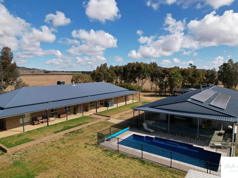 RURAL LIFESTYLE DREAM ONLY MINUTES FROM TOWN