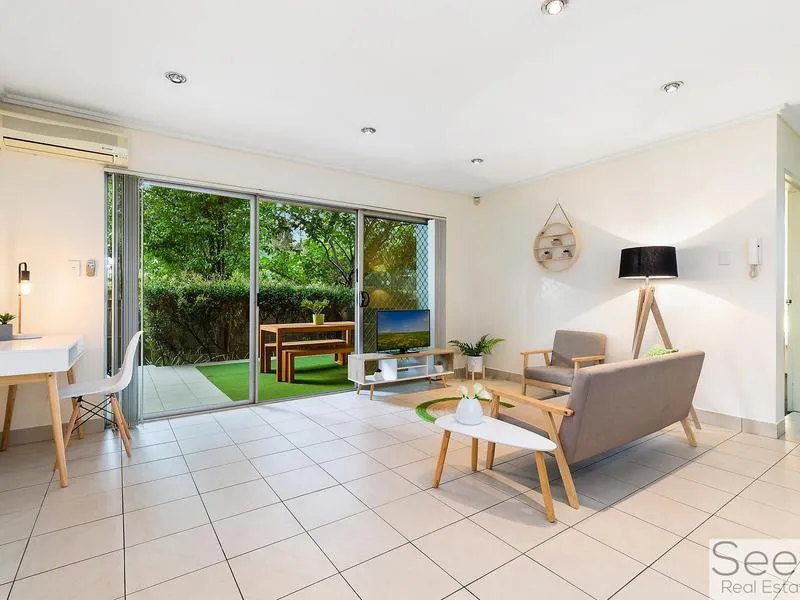 PET-FRIENDLY APARTMENT, MOMENTS TO STATION