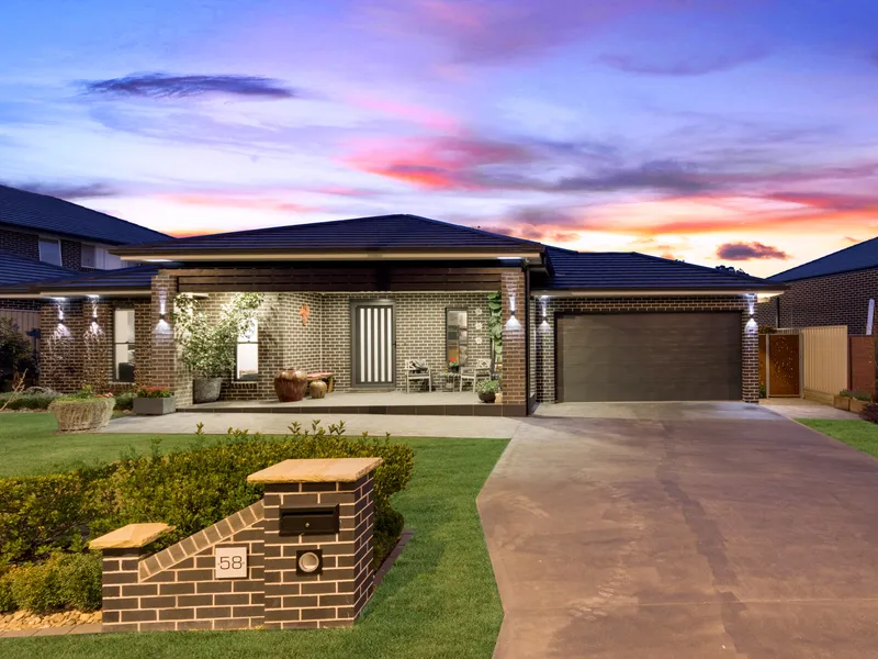 Immaculate Large Family Living