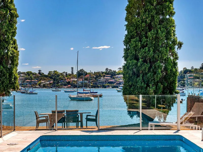 Sunlit three-bedroom waterfront apartment