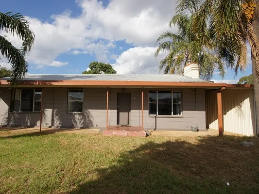 3 Bedroom Home with 2 Garages