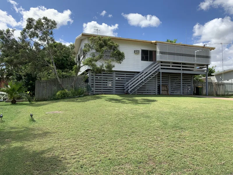 This highset 3 bedroom 1 bathroom home boasts a great inground pool