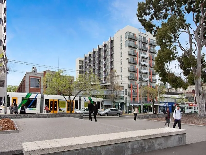 Fully furnished 2 Bedrooms Apartment with window in the Heart of Melbourne