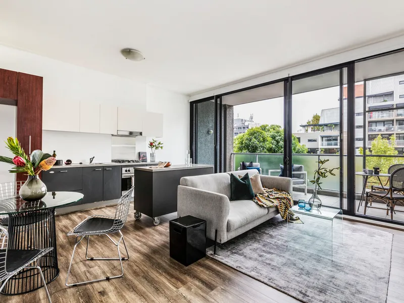 Warehouse style apt close to Green Square