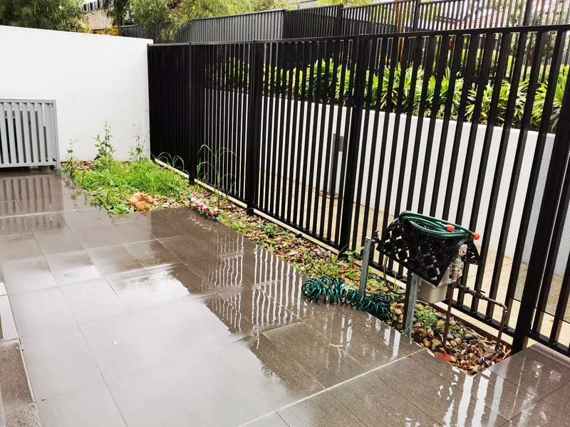 1 bedroom garden apartment with a small study plus garage in Botany - 2 WEEK RENT FREE