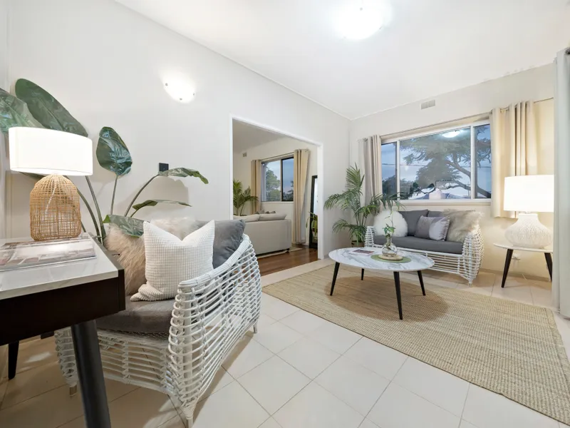 LOVELY 4 BEDROOM, 2 BATHROOM HOME WITH SIDE ACCESS SET ON A 703m2 BLOCK - BONUSES INCLUDE LARGE TIMBER DECK, COTTAGE GARDEN AND A PRIME LOCATION!