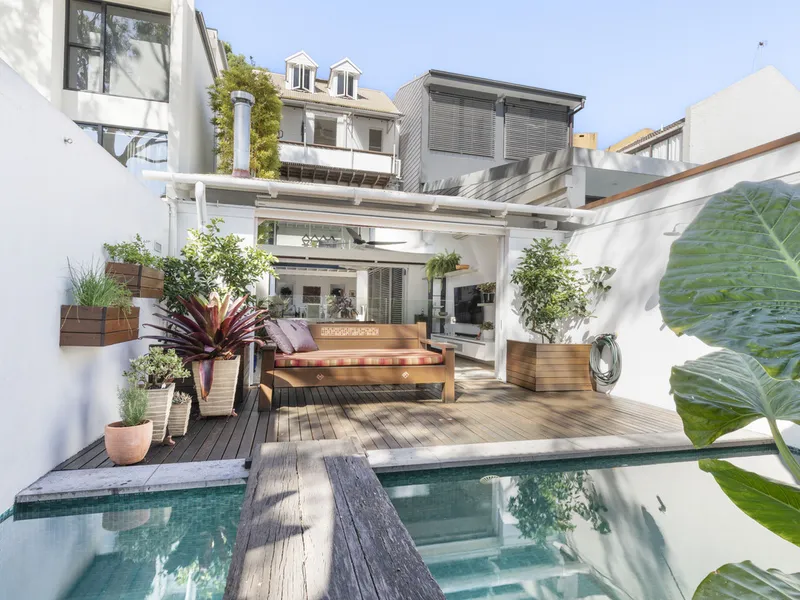 Luxury entertainer in top Paddo pocket / pets considered on app.