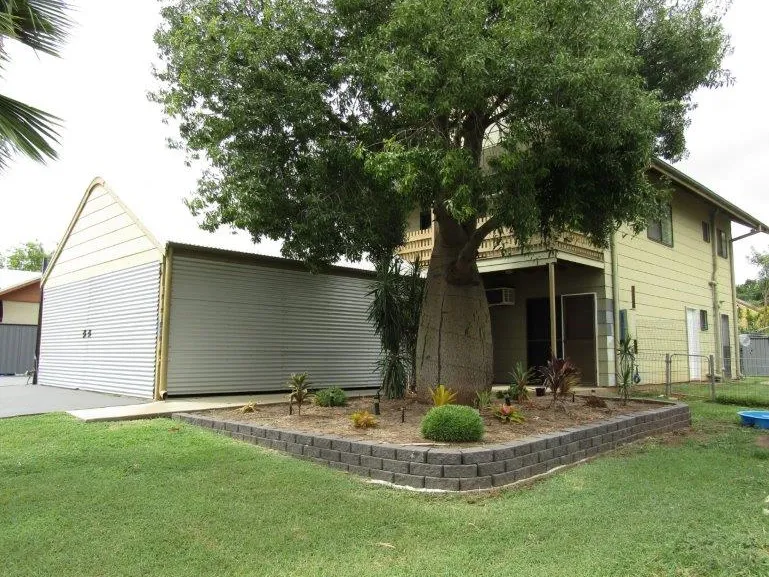 NEAT AS A PIN WITH LARGE ENTERTAINMENT AREA - COLORBOND FENCING - INTERNAL STAIRS