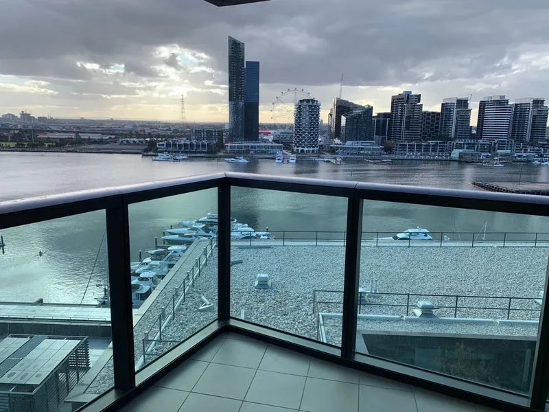 Luxury Apartment in Docklands with Breathtaking Melbourne City View over Victoria Harbour and Port Phillip Bay