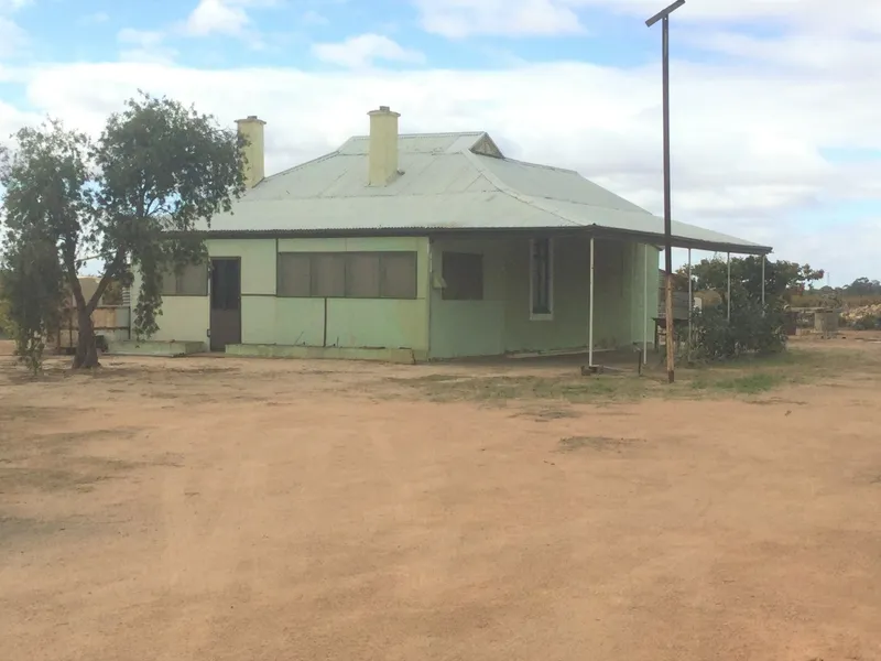 Original Settlers Home On Half Acre