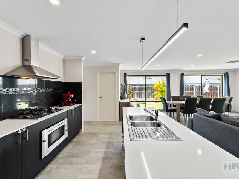 Stunning family home in a prime spot of Ellenbrook.....