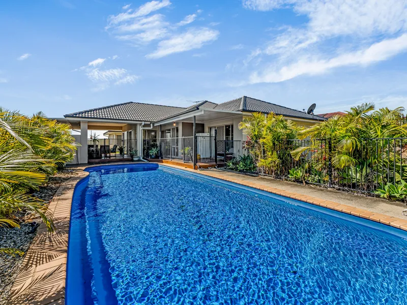 Huge Family Home, Five Bedrooms, With A Pool!!!