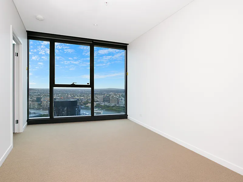 Stunning 2 Bedroom Apartment in the Iconic Skytower!!!