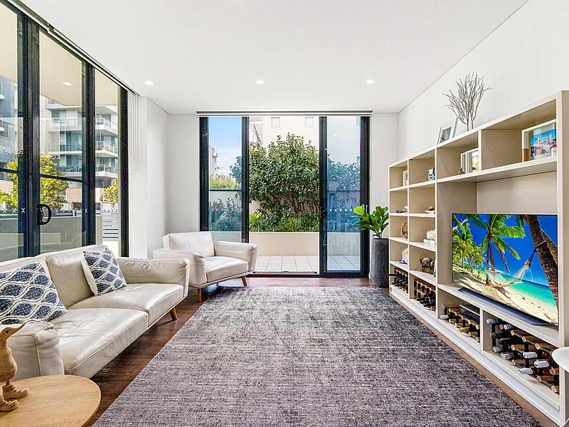 Fully Furnished Courtyard Luxury | Pet Friendly