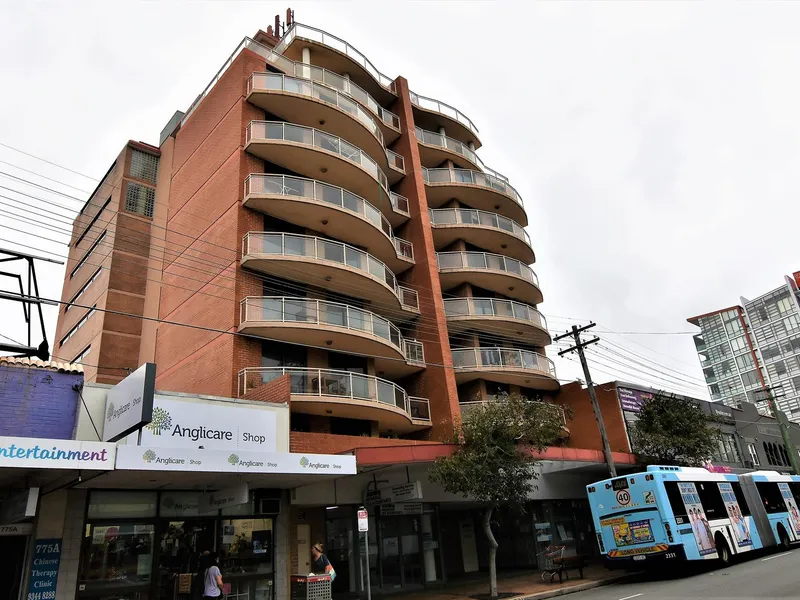 Three Bedroom Unit with Parking