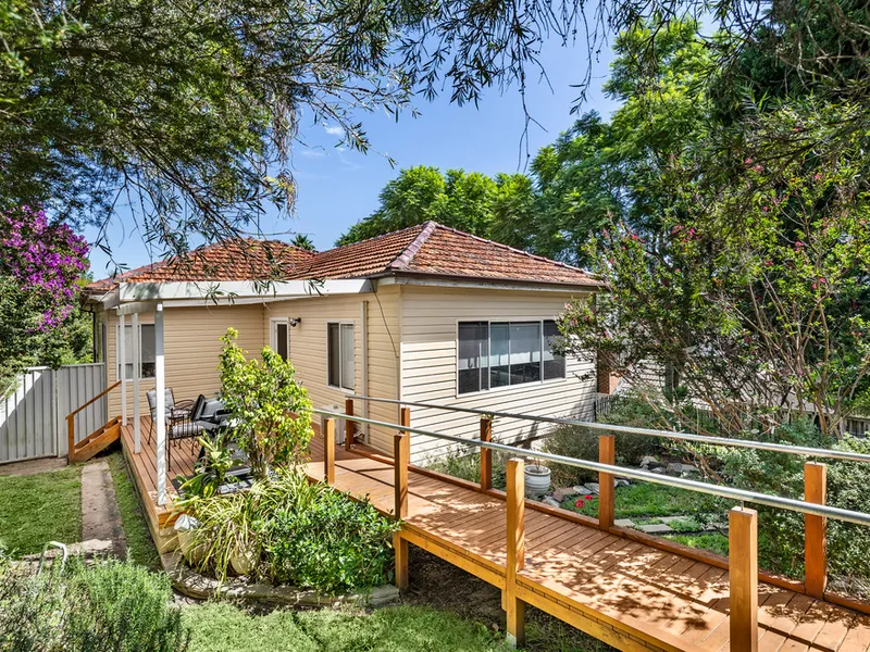 Freestanding Recently Refreshed Three-Bedroom Home in Exquisite Location