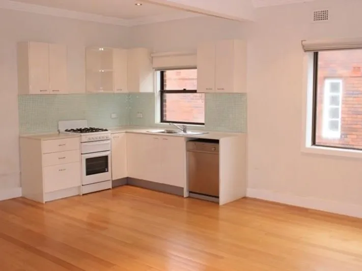 BEAUTIFULLY PRESENTED RENOVATED TWO BEDROOM APARTMENT IN BONDI BEACH