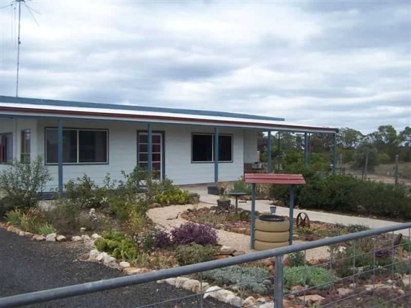 Well maintained home, good shed 