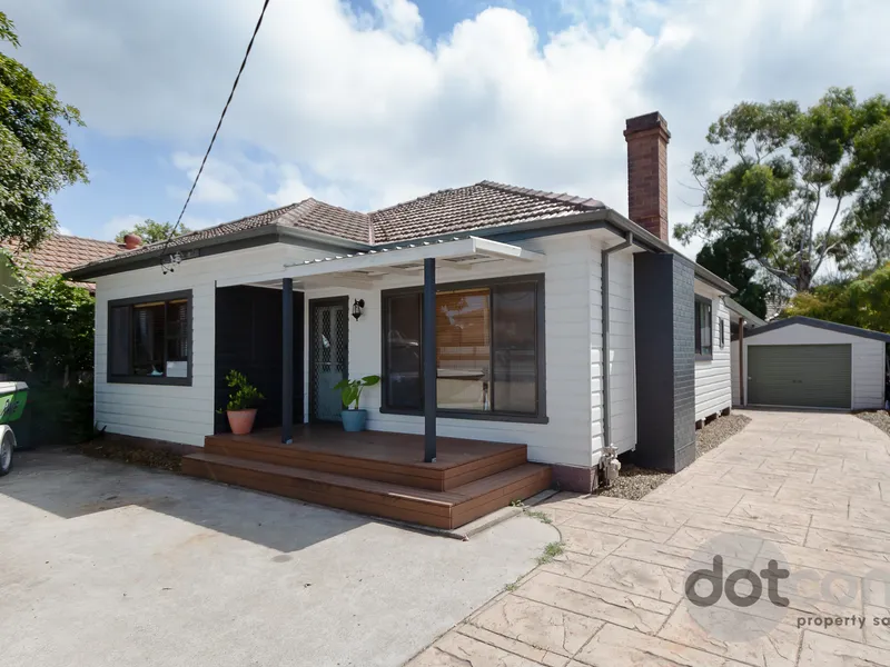 BEST ACCESS FOR OPEN HOUSE OR PRIVATE INSPECTION PARKING IS FREEMAN STREET – THEN USE THE LANE TO BRIDGES ROAD