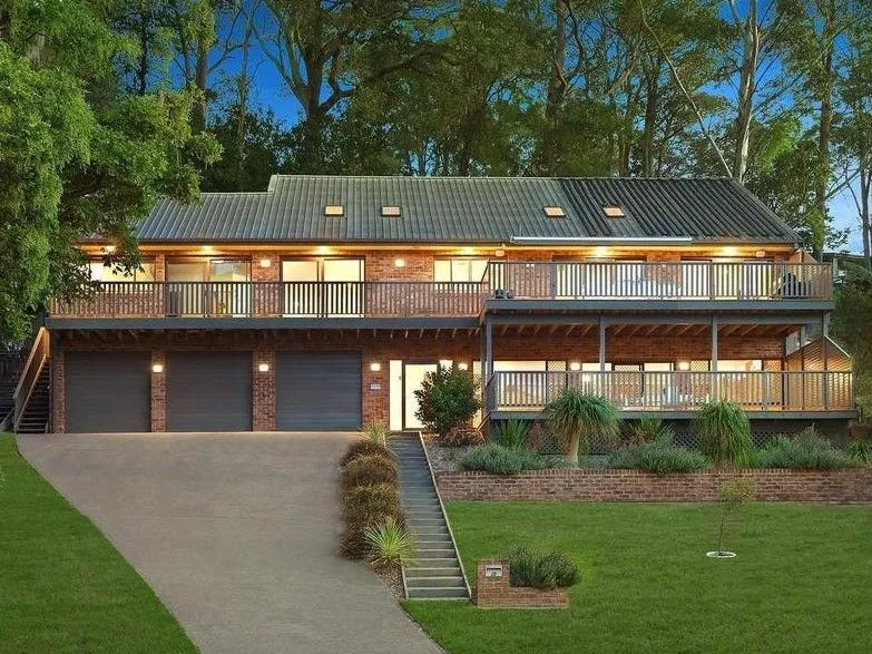 EXECUTIVE FAMILY HOME WITH INDOOR MINERAL POOL
