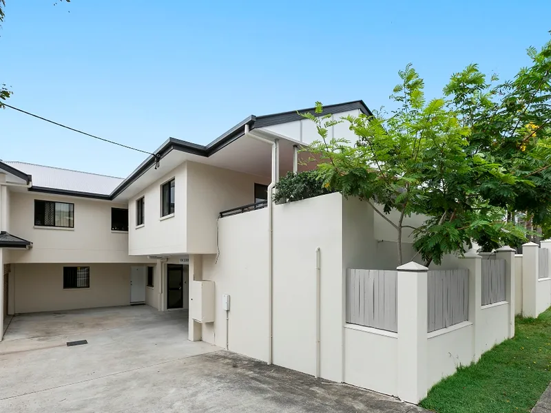 ONLY 5KM FROM THE CBD-YOU DON'T GET MUCH CLOSER THAN THIS!