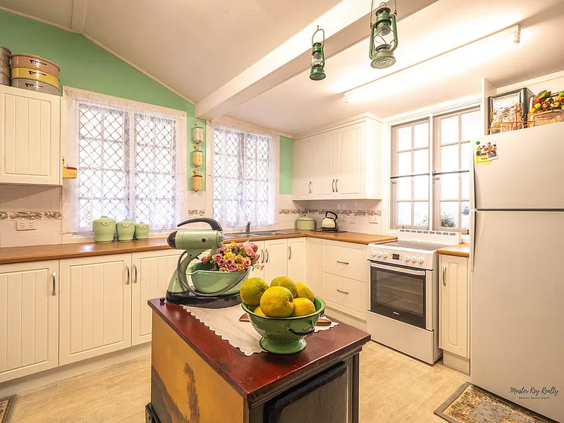 Country Charm at its finest, a unique package in the Heart of Hivesville.