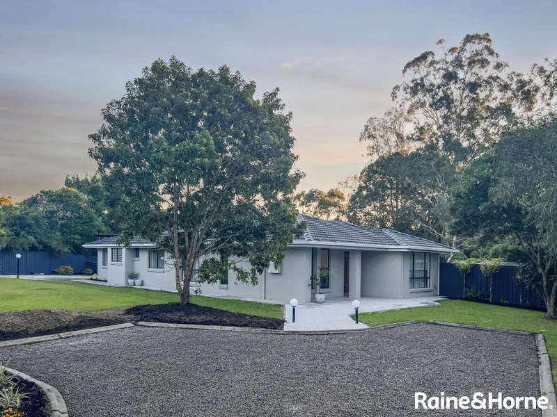 ¾ Acre - Immaculate Family Home - Pool - Spa - Shed