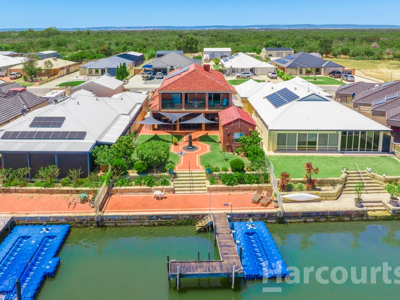 Stunning Waterfront Home, Breathtaking Canal Views!