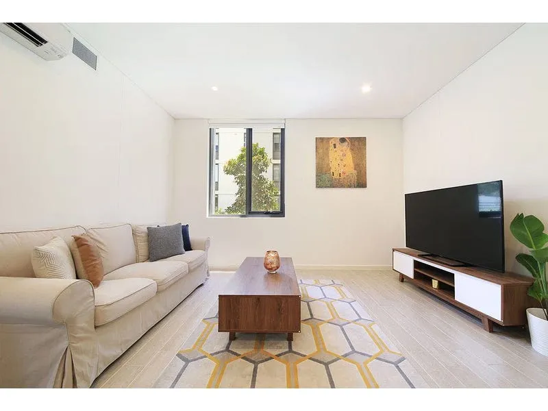 Fully Furnished!! North Facing 2 Bed 1 bath Apartment in Ermington Royal Shores