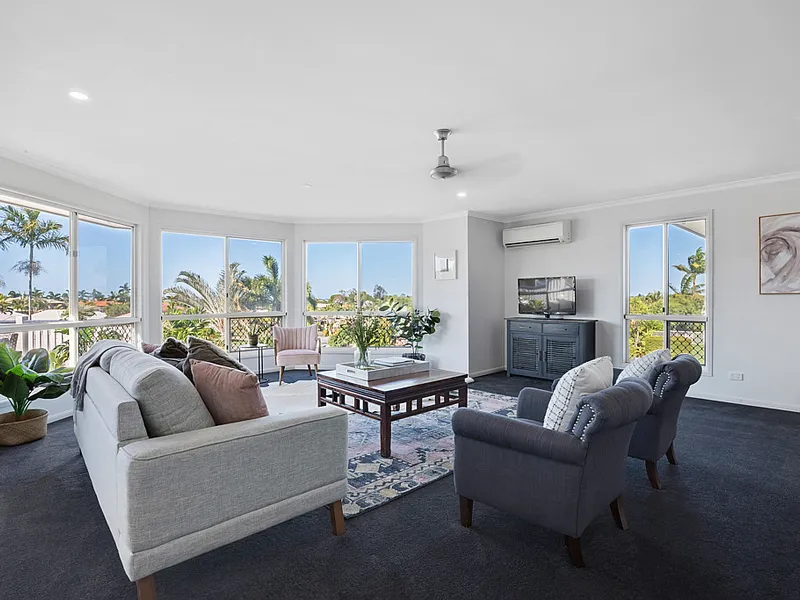 Northern Beaches Large Family Home!