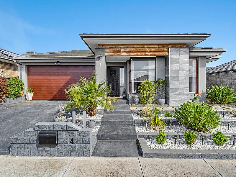 Immaculate Designer family home!!