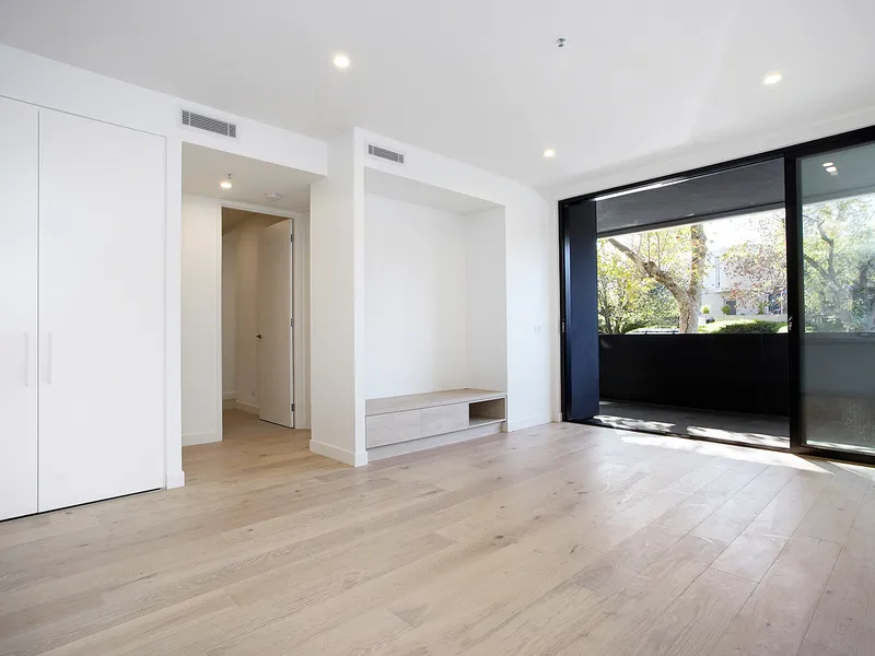 TWO BEDROOM TWO BATHROOM EXECUTIVE APARTMENT FOR LEASE IN BRIGHTON - OSCAR OASIS