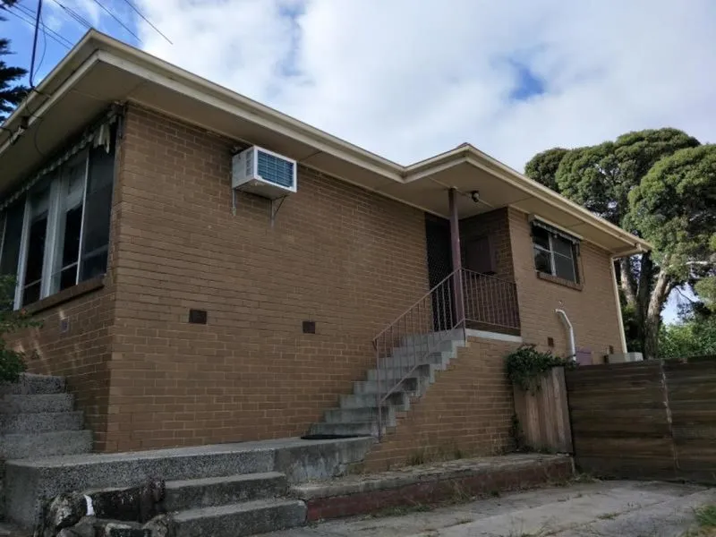 GREAT LOCATION & CLOSE TO ALL AMENITIES