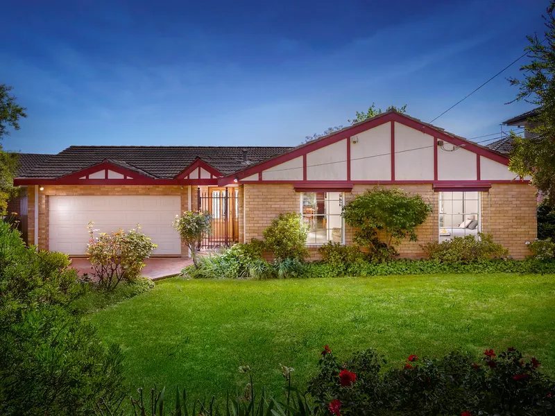 Family home with dual street frontage on 1000m2 (approx.)