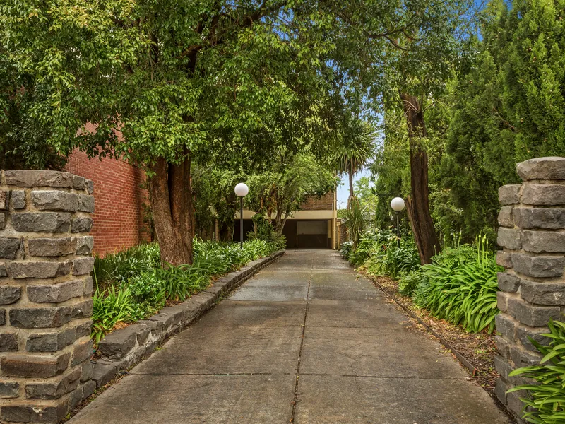 Immaculate & Spacious Apartment in Prime Location