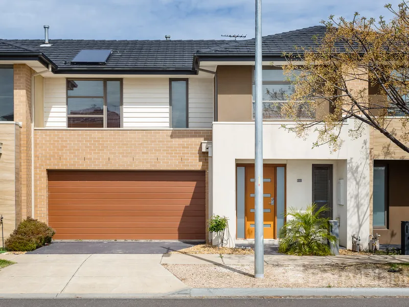 TOWN HOME WITH AMAZING FEATURES