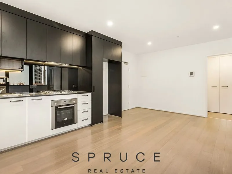 8 BREESE - 1 Bed , 1 Bath , 1 Car Space