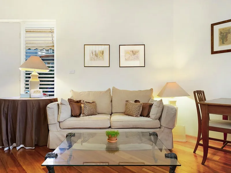 Loft Style, One Bedroom Apartment in Affluent Harbourside Suburb with Parking