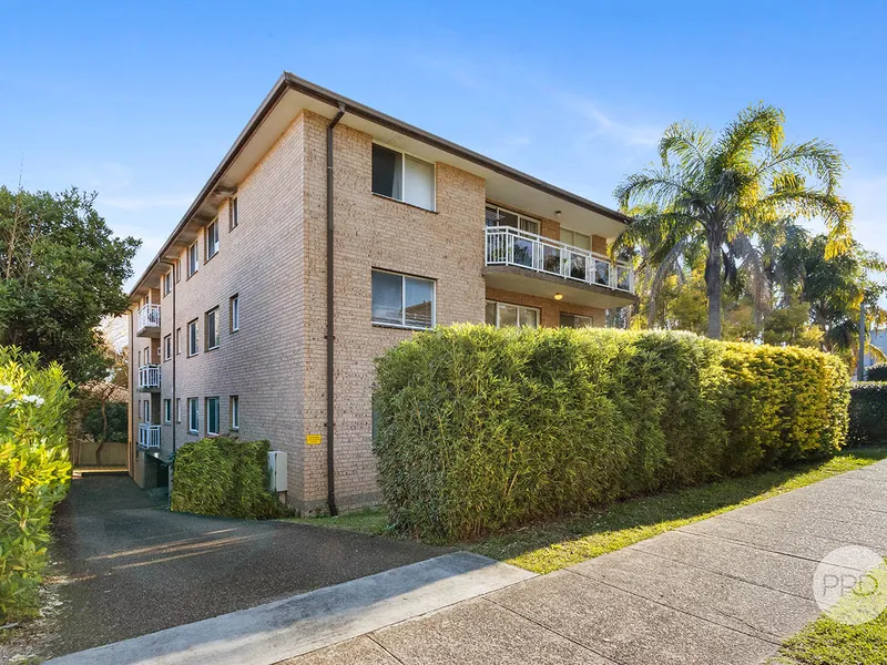 THE ELIZABETH - A STRATEGIC OPPORTUNITY! Entire Block of 15 Apartments.