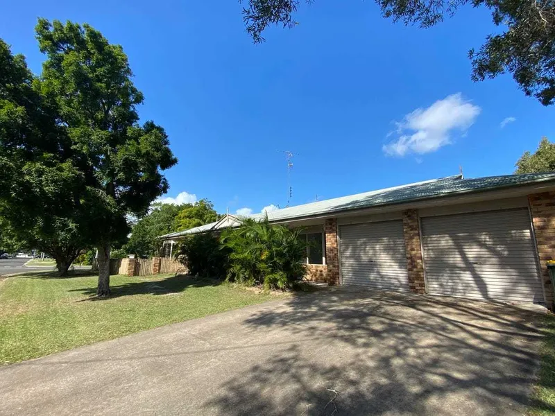 Four bedroom home in Central Coolum!