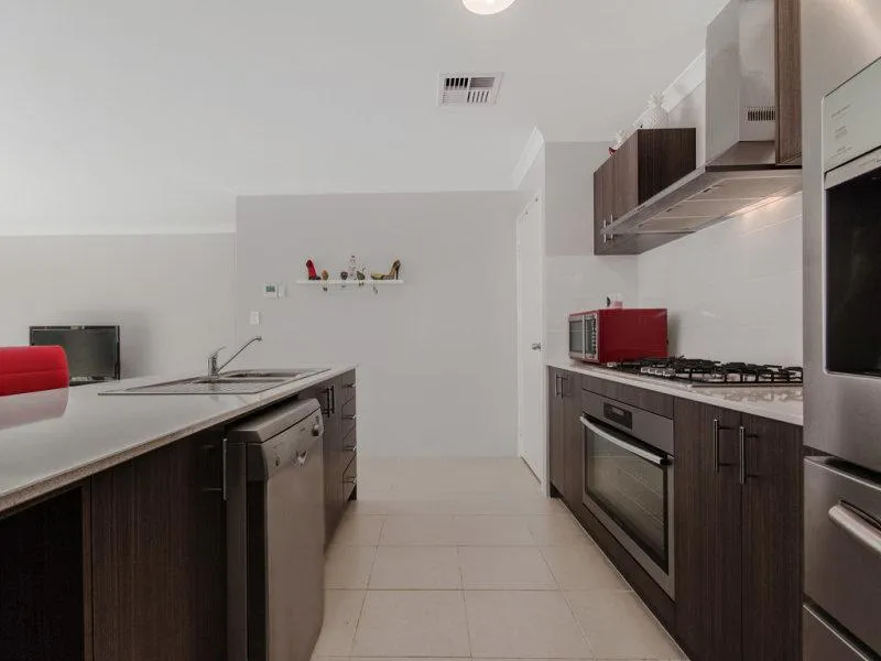 GREAT FAMILY LIVING ONLY 2KM TO SINGLETON FORESHORE