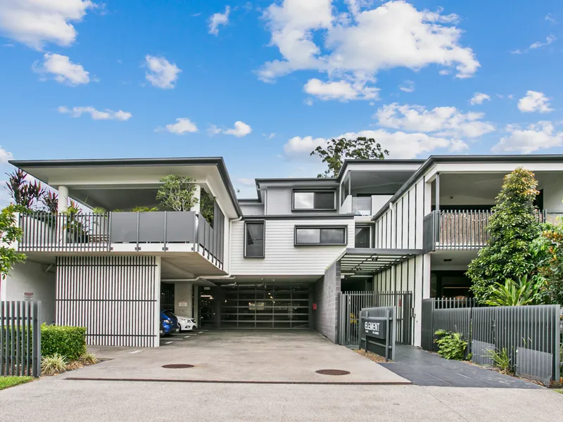 ELEGANTLY MODERN UNIT - SO CLOSE TO THE CITY!!!