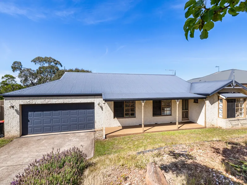 Stunning 3-Bedroom Rental Home with Views!